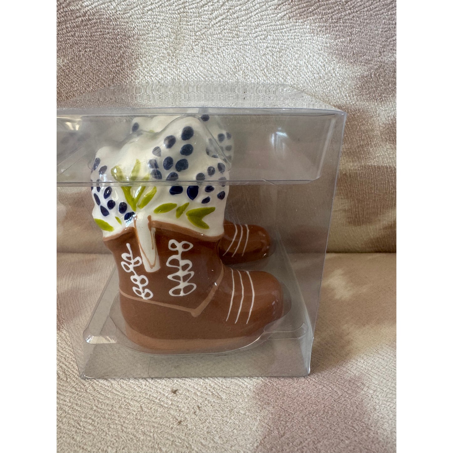 HEB Destination Holiday Bluebonnets & Boots Salt & Pepper Shaker Set NIB